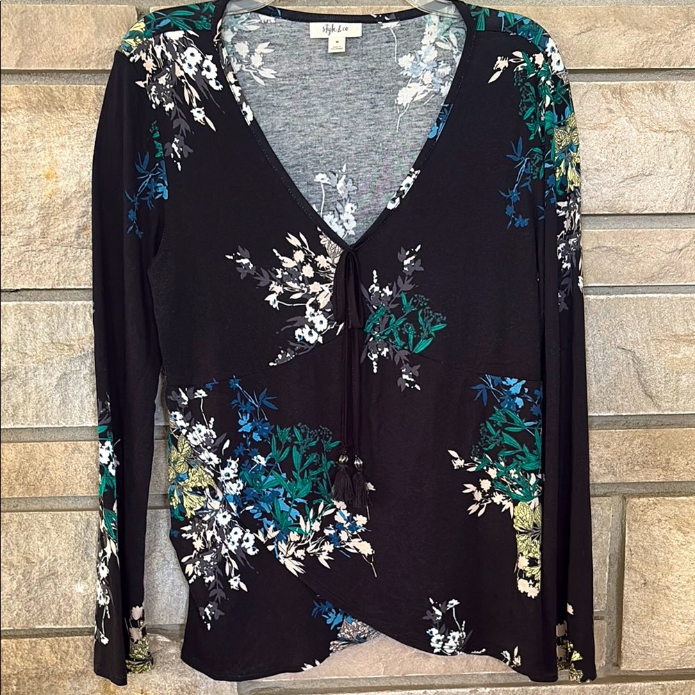 Black Floral V-Neck Long Sleeve Top